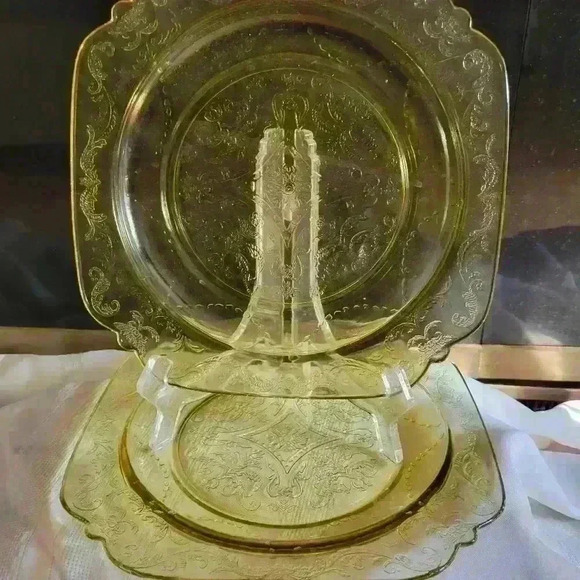 Set of 2-Madrid Yellow Luncheon Plates - Picture 1 of 5